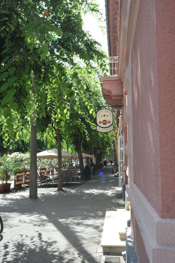 Piros Arany Panzio Kalocsa Hotel Exterior photo