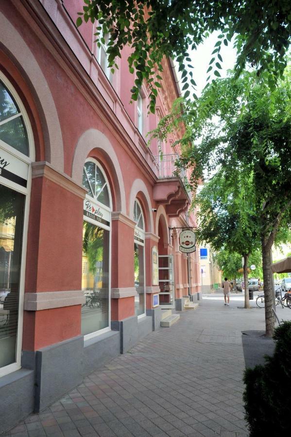 Piros Arany Panzio Kalocsa Hotel Exterior photo